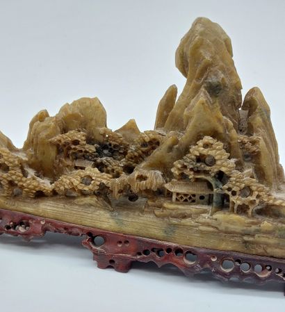null DEUX SUJET en pierre dure sculptée à décor de pagodes

H : 11 cm L : 19 cm

(manque...