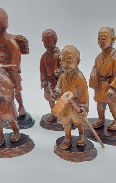 null CHINE

Cinq personnages en bois sculpté

H : 18 à 24 cm

(manques)