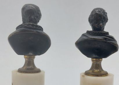 null PAIR OF BUSTES in bronze on white marble columns, gilded bronze bases

Restoration...