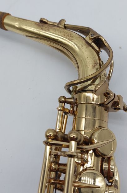 null Henri SELMER 

Saxophone avec un bec Henri Selmer

Modèle Super Action 80 série...