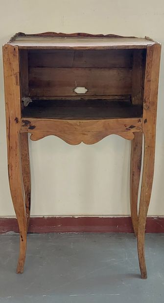 TABLE A ENCAS en bois naturel

XVIIIe siècle...