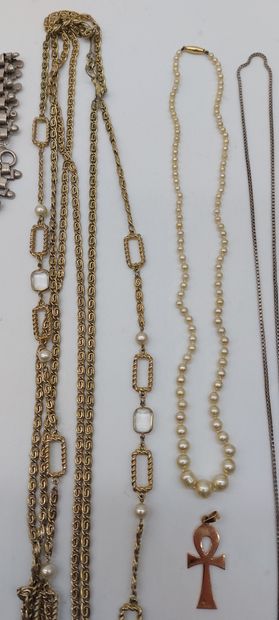 null LOT OF JEWELRY FANTAISIES including necklaces, rings, brooches