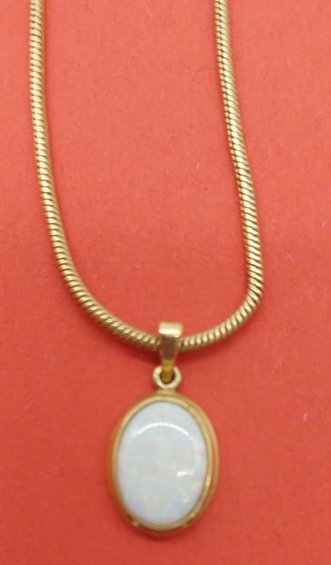 null NECKLACE __
Gold chain and pendant with Opal__.
L : 43,5 cm (with clasp)__
Total...