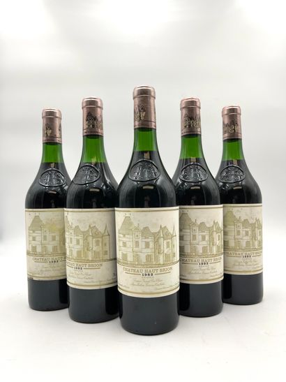 5 bottles CHÂTEAU HAUT-BRION 1982 1er GCC...