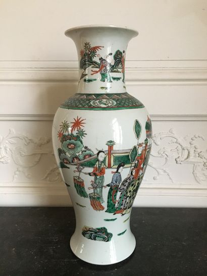 CHINA 
Porcelain baluster vase decorated...