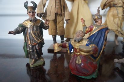 null FOUR NAPOLITAN SANTONS in wood and terracotta. 
18th - 19th century 
H : 21...