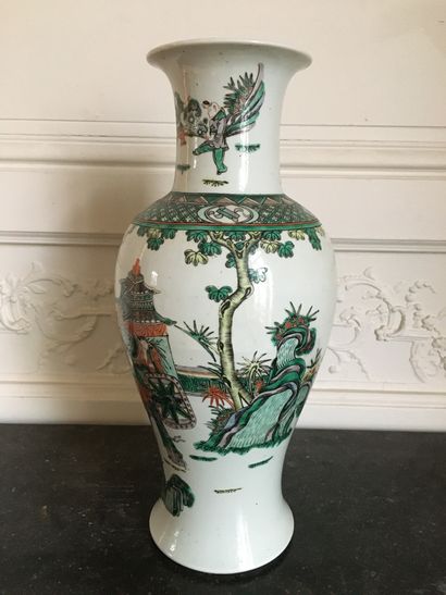 null CHINA 
Porcelain baluster vase decorated with green family, palace scenes 
19th...