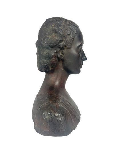 null Arno BREKER (1900-1991)
Young woman in bust
Bronze patina signed on the back...