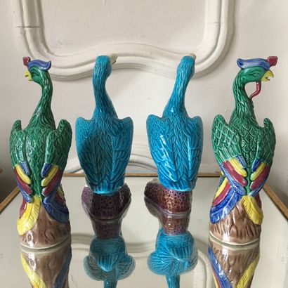 null CHINA 
Four birds in polychrome enamelled porcelain 
Signed under the base 
20th...