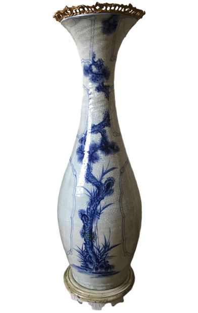 JAPAN
Large baluster vase in Arita cracked...