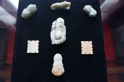 CHINA 
Set of jade statuettes and plaques...