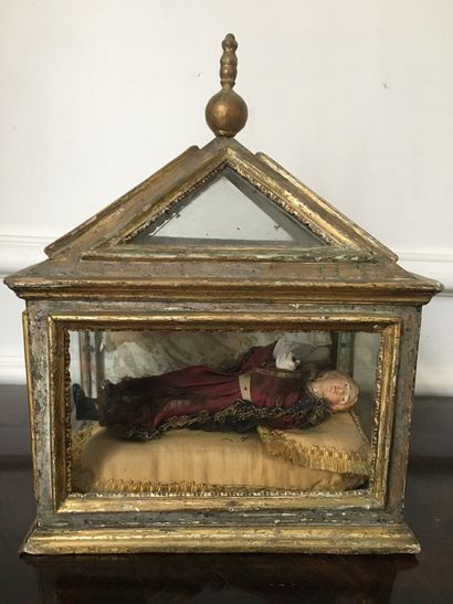 RELIQUARY CHASSE in molded wood, gilded and...