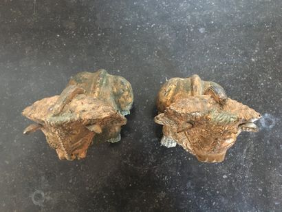 null CAMBODGE
Paire de chiens de Fô en bronze doré (dorure ancienne)
H : 27 cm
(oxydations...