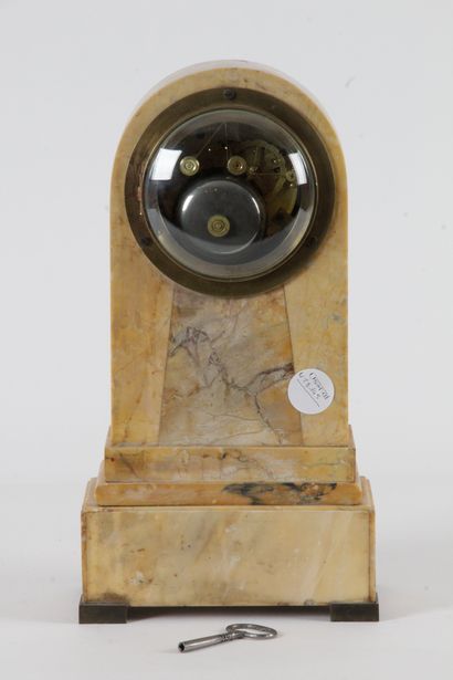 null CLOCK BORNE, in yellow marble of Siena, dial with Roman numerals.

Period: Restoration.

H....