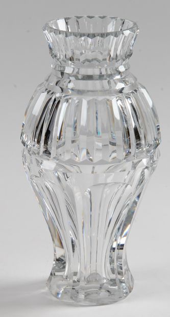 BACCARAT

Important vase en cristal taillé.

Hauteur...