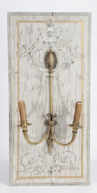 null Gilded bronze sconce decorated with arrows and hunting horns on a painted wood...