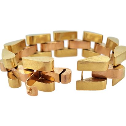 null YEARS 1940
BRACELET 
holding a geometrical design. Yellow gold and 18K rose...