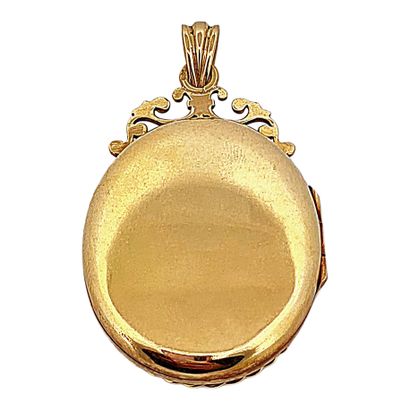 null SOUVENIR PENDANT 
of oval form, holding a drawing of bouquets of flowers punctuated...