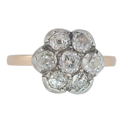 null RING 
holding a flower design punctuated with old cut diamonds. 18K rose gold...