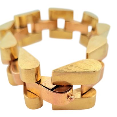 null YEARS 1940
BRACELET 
holding a geometrical design. Yellow gold and 18K rose...