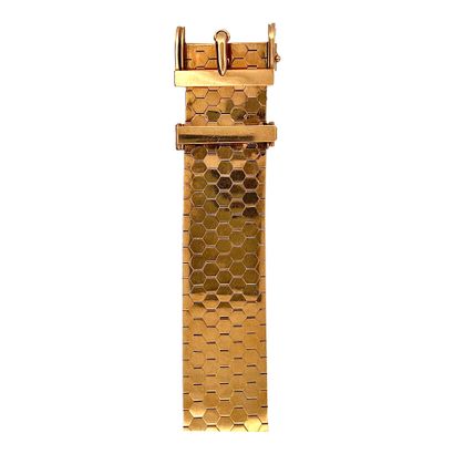 null BRACELET 
holding a belt pattern dotted with a honeycomb mesh. Mounting in 18K...