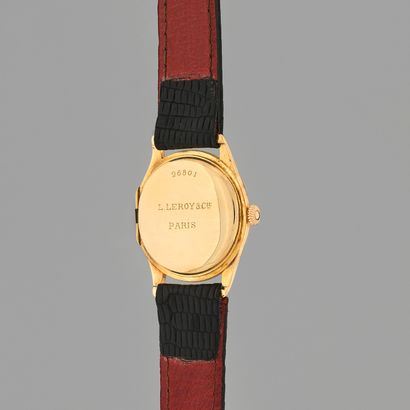 null LEROY & Cie
Vers : 1920
Montre bracelet en or jaune 750/1000. Boîtier rond français,...