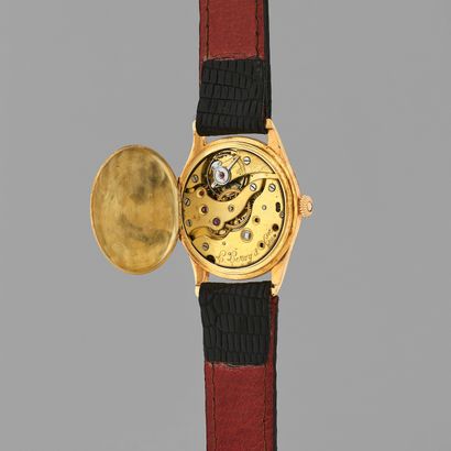 null LEROY & Cie
Vers : 1920
Montre bracelet en or jaune 750/1000. Boîtier rond français,...