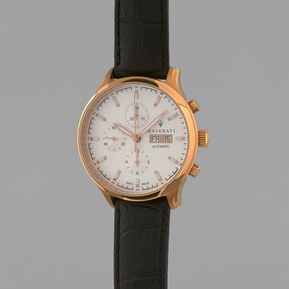 null MASERATI
Day/date chronograph.
Circa: 2000.
Rose gold-plated men's wristwatch,...