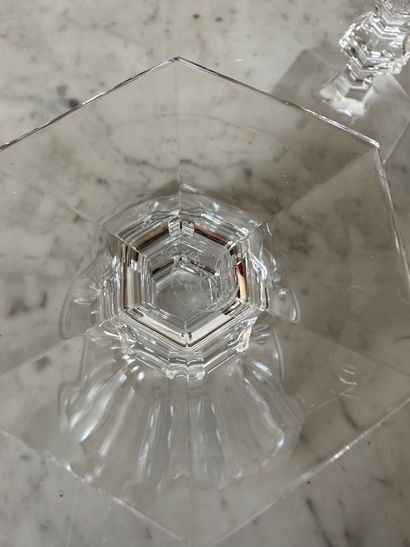 null BACCARAT 
Dix verres à eau et dix verres à vin en cristal modèle HARCOURT