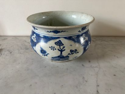 CHINE, XIXe siècle
Vase brûle-parfums en...