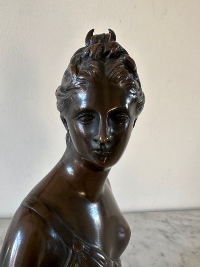 null D'après Jean-Antoine HOUDON (1741-1828)
Buste de Diane
Bronze à patine brune
Haut....