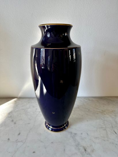 SEVRES
Vase balustre en porcelaine bleu de...