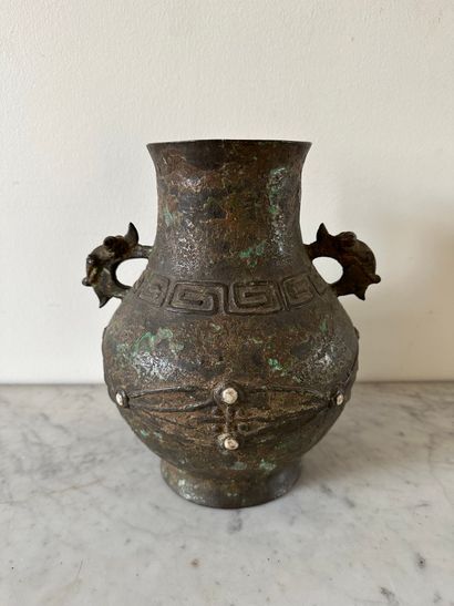 CHINE-VIETNAM, XIVe-XVe siècle
Vase archaïsant...