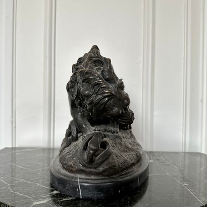 null Antoine Louis BARYE (1796-1875), d'après 
Lion attaquant un serpent
Bronze à...