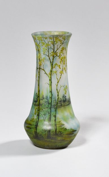 DAUM in Nancy
Baluster vase with a blue and...