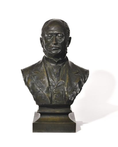 null FERDINAND GILLBAULT (1837-1926).
Bust of a man in a suit.
Bronze with green...