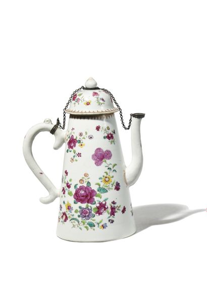 LARGE COFFEE POT
in porcelain of China, pink...