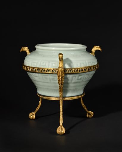 null CELADON PORCELAIN CUP 
decorated with Greek on the body.
Tripod gilt bronze...