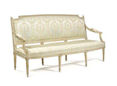 null SOFA WITH FLAT BACK 
with a hat crowned by a long carved band.
Its armrests...