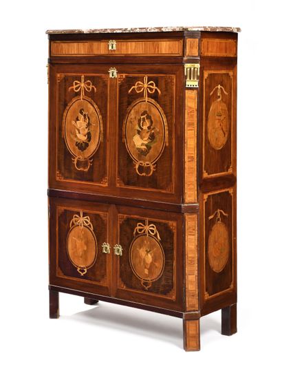 null SECRETAIRE WITH FLAP IN MARQUETRY
opening to a drawer, two leaves and a flap...