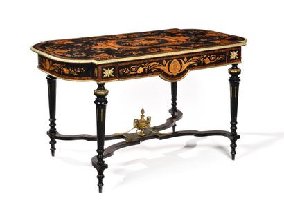 null MIDDLE TABLE
with black background and marquetry of flowers, birds, voluptuous...