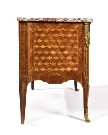 null CHEST OF DRAWERS IN MARQUETRY OF CUBES WITHOUT BOTTOM,
the front with a projection...