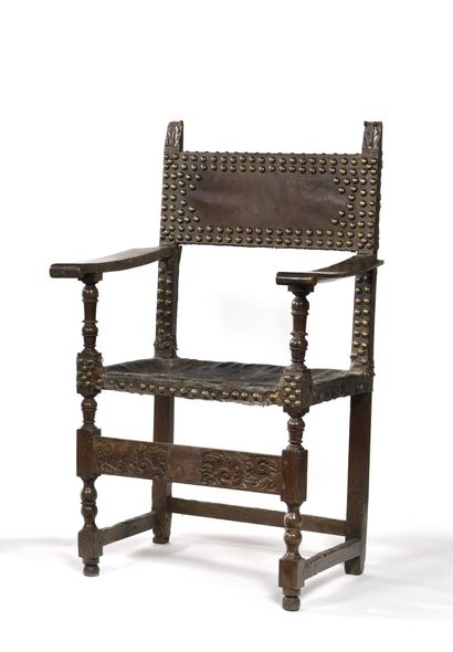 null CHAIR WITH ARM IN WALNUT. 
The back decorated with plant motifs.
Front legs...