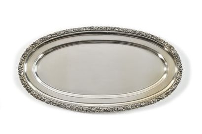 OVAL PLAT IN FOREIGN SILVER (Spain), decorated...