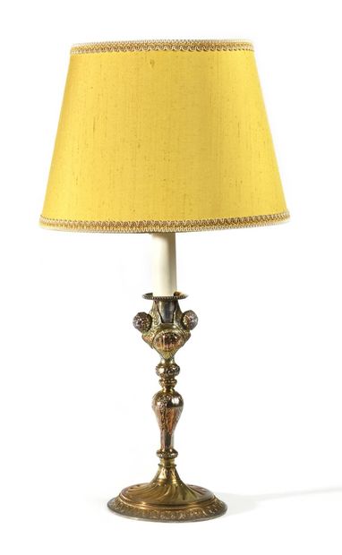 null SMALL desk LAMP in gilded, chased and engraved metal with angel heads. 
Modern...