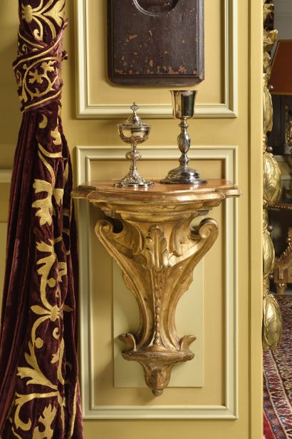 PAIR OF CONSOLES in carved and gilded softwood,...