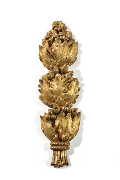 BAS-RELIEF sconce 
in carved and gilded wood...