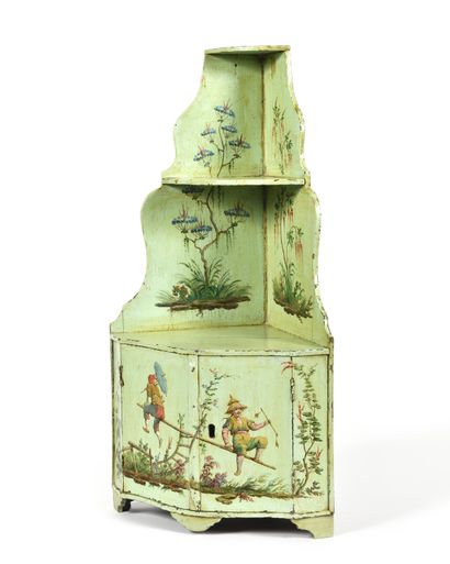 CORNER SHELF IN PAINTED WOOD IN THE CHINOISERIE...