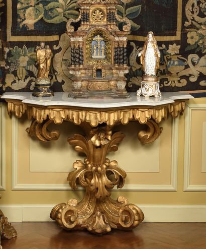 Gilded wood CONSOLE of semicircular form...