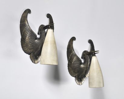 null ALBERT CHEURET (1884-1966)
Modèle «Cigognes»
Paire d’appliques en bronze patiné...